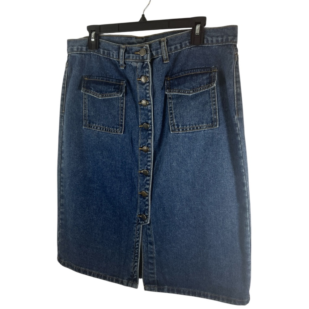 NWT is Denim Button-Front Skirt by Yichaoyiliang